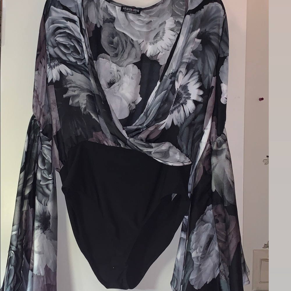 Bodysuit with long sleeves